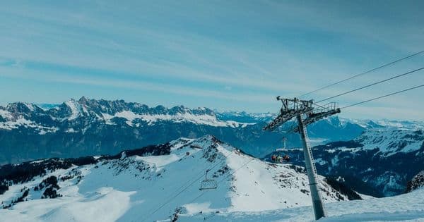 Wintersport verzekering: vergelijk dekking, bergredding en prijzen vanaf € 30,25 per week