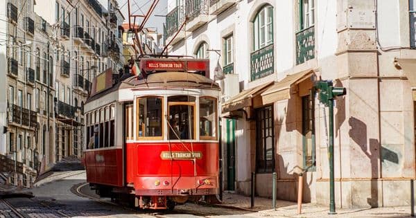 Universal Assistance em Portugal: análise do seguro de viagem, coberturas e alternativas reais